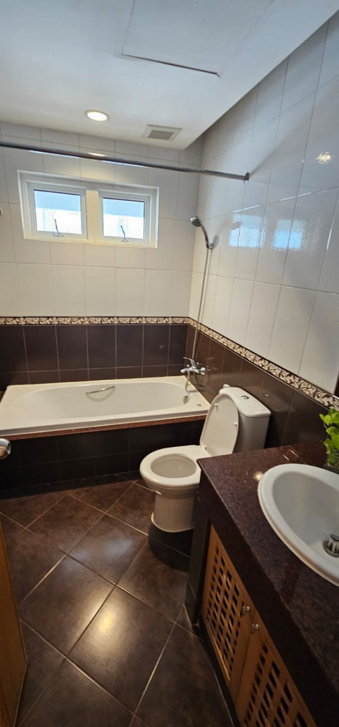 3 Bedrooms, 3 Bathrooms + Maid Quarter 9th Floor 250sqm Esmeralda Apartments For Rent