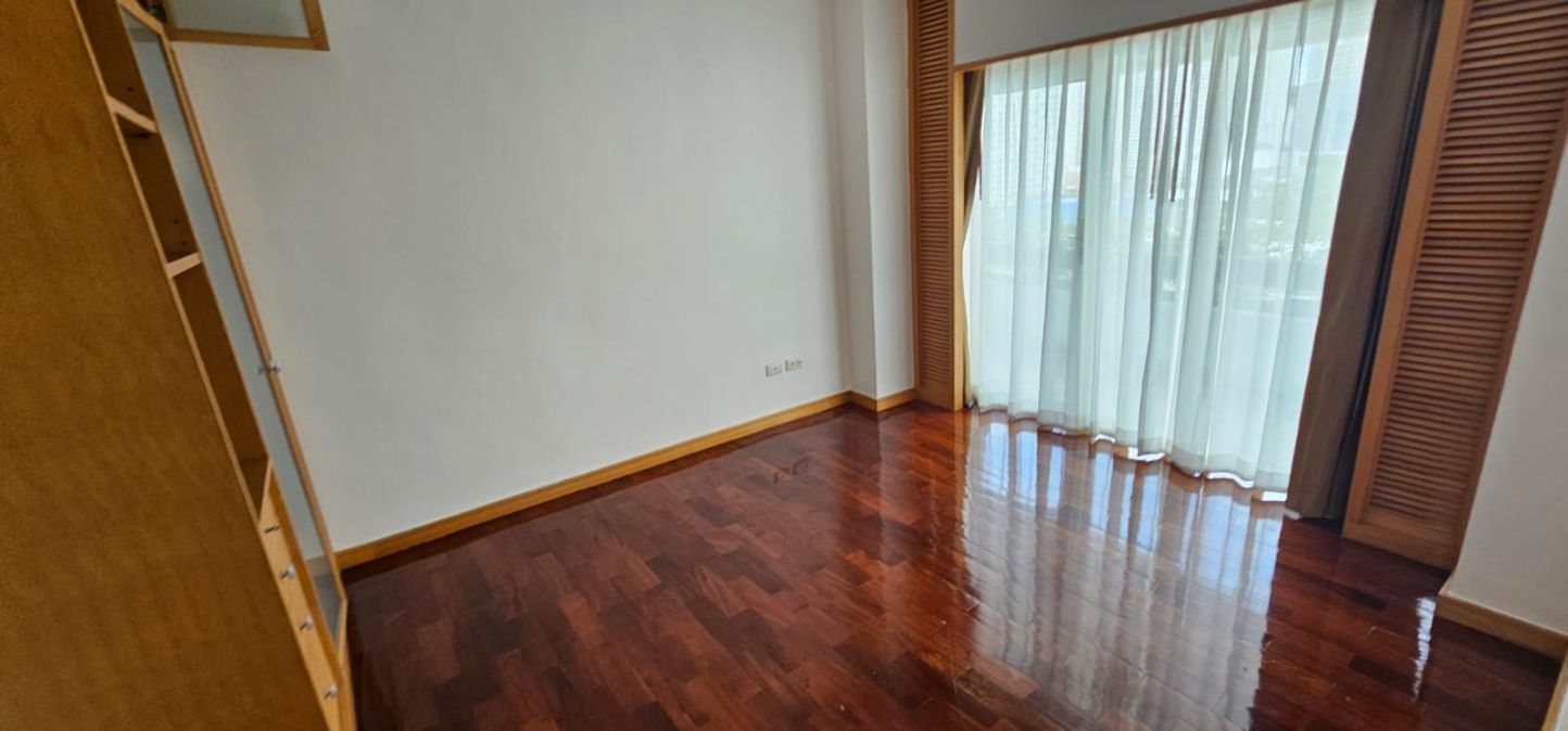 3 Bedrooms, 3 Bathrooms + Maid Quarter 9th Floor 250sqm Esmeralda Apartments For Rent