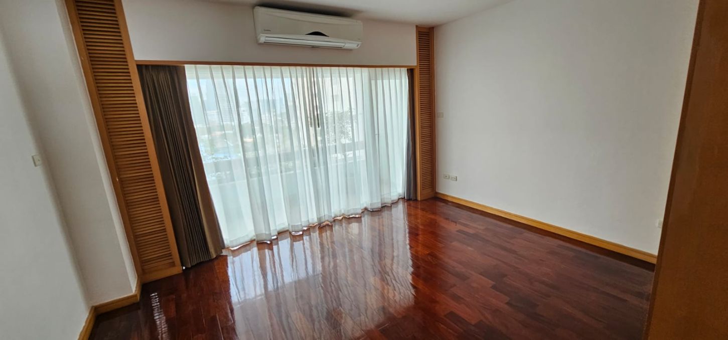 3 Bedrooms, 3 Bathrooms + Maid Quarter 9th Floor 250sqm Esmeralda Apartments For Rent
