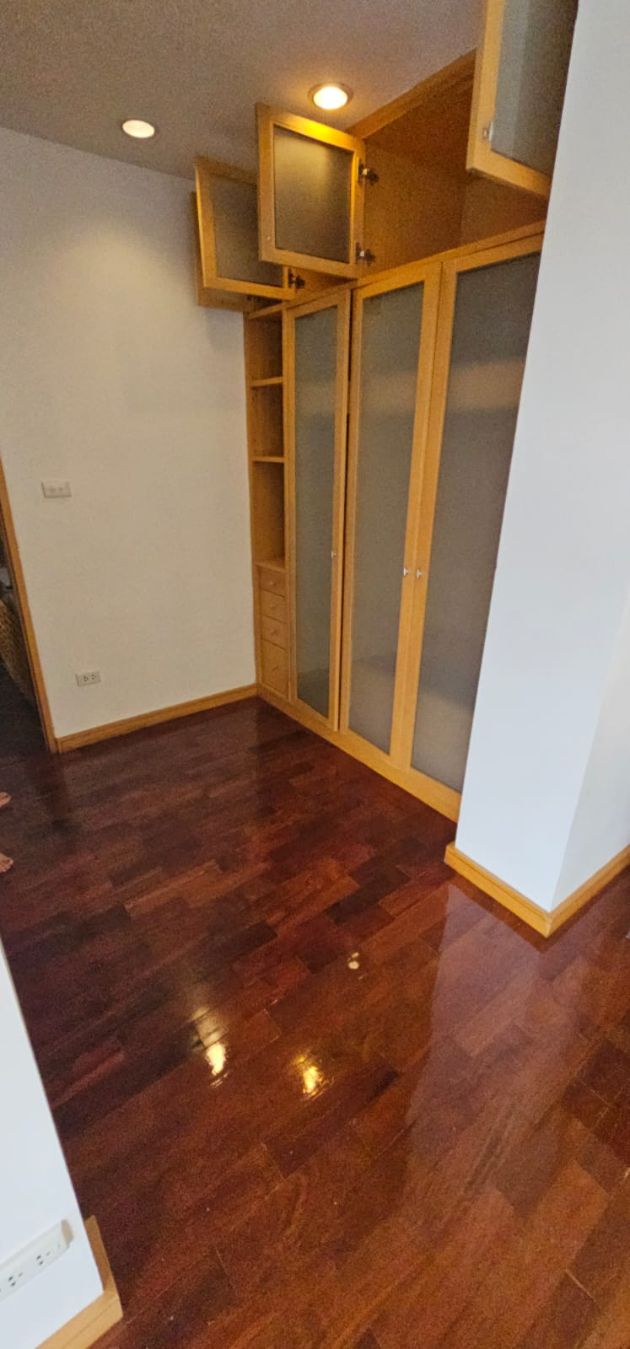 3 Bedrooms, 3 Bathrooms + Maid Quarter 9th Floor 250sqm Esmeralda Apartments For Rent