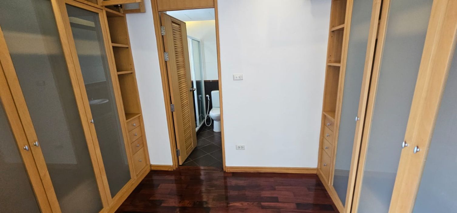 3 Bedrooms, 3 Bathrooms + Maid Quarter 9th Floor 250sqm Esmeralda Apartments For Rent