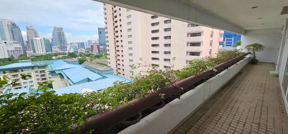 3 Bedrooms, 3 Bathrooms + Maid Quarter 9th Floor 250sqm Esmeralda Apartments For Rent