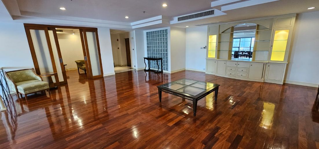 3 Bedrooms, 1 Bathroom, 295 sqm Shanti Sadan For Rent