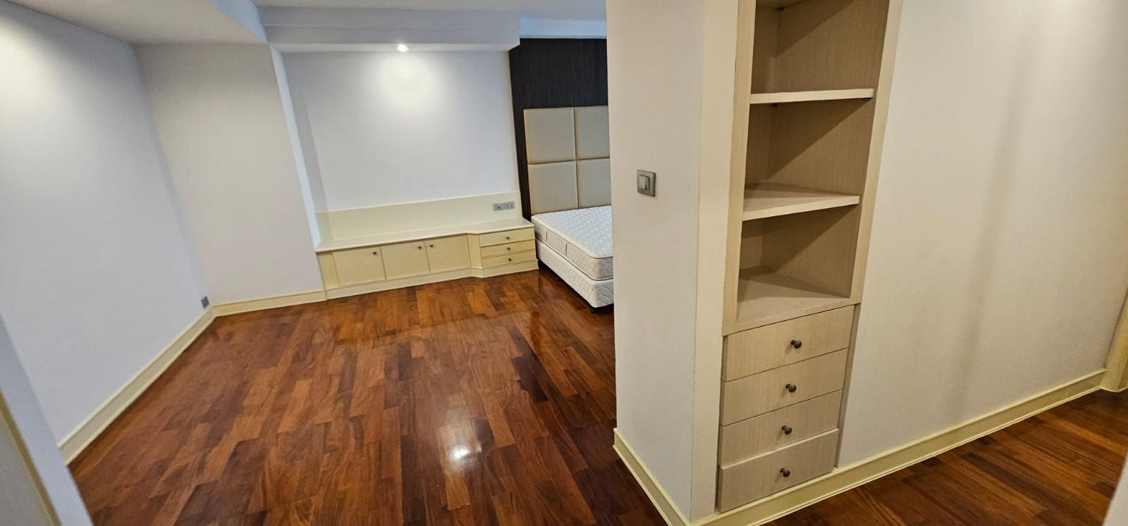 3 Bedrooms, 1 Bathroom, 295 sqm Shanti Sadan For Rent