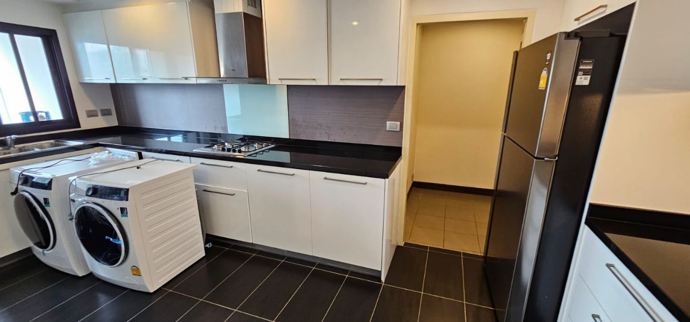 3 Bedrooms, 1 Bathroom, 295 sqm Shanti Sadan For Rent