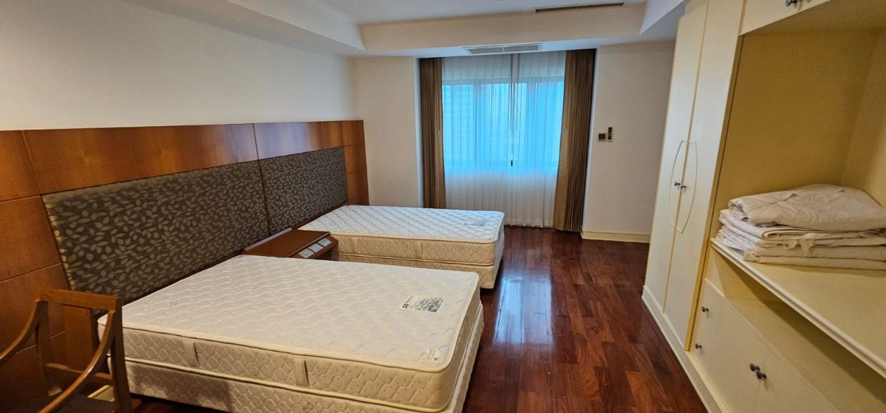 3 Bedrooms, 1 Bathroom, 295 sqm Shanti Sadan For Rent