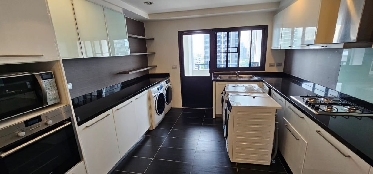 3 Bedrooms, 1 Bathroom, 295 sqm Shanti Sadan For Rent