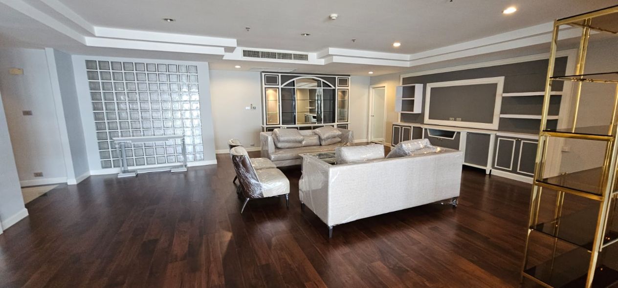 3 Bedrooms, 3 Bathrooms +1 Study Room 295sqm Shanti Sadan Renovated For Rent