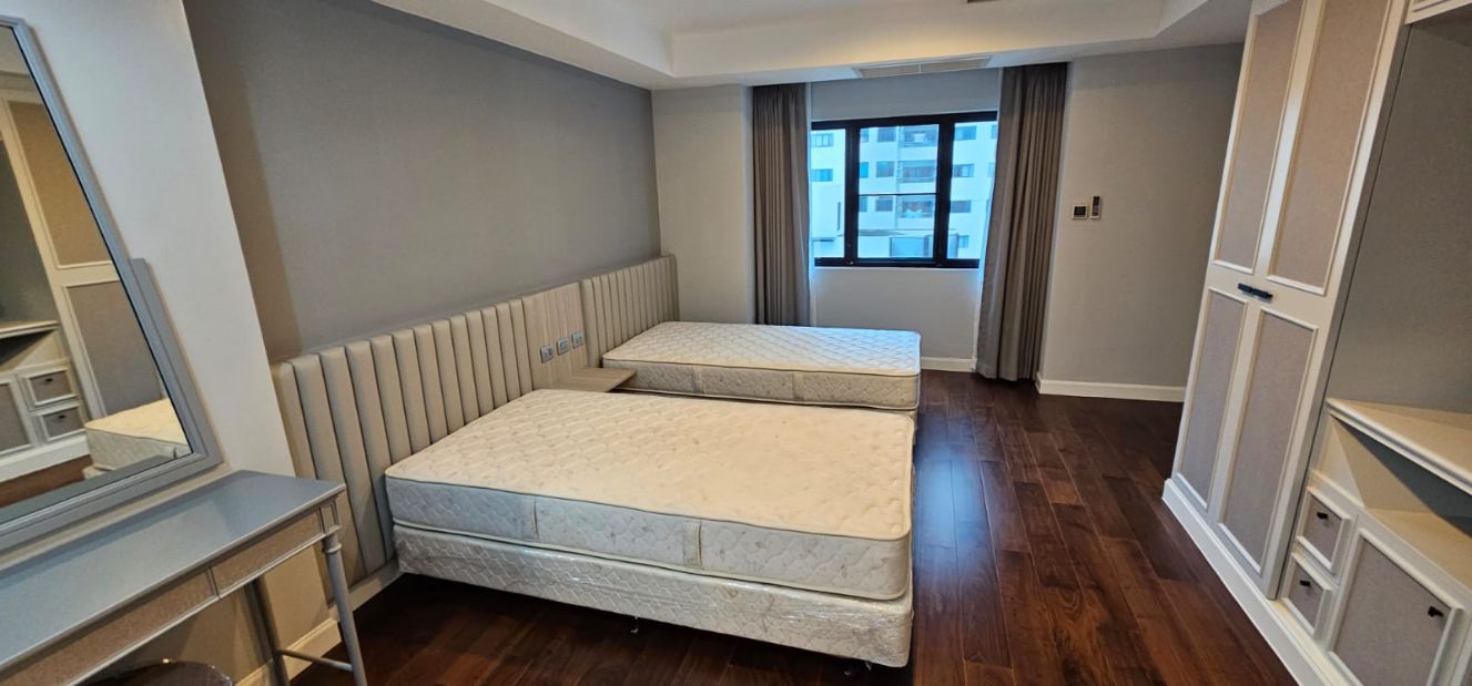 3 Bedrooms, 3 Bathrooms +1 Study Room 295sqm Shanti Sadan Renovated For Rent