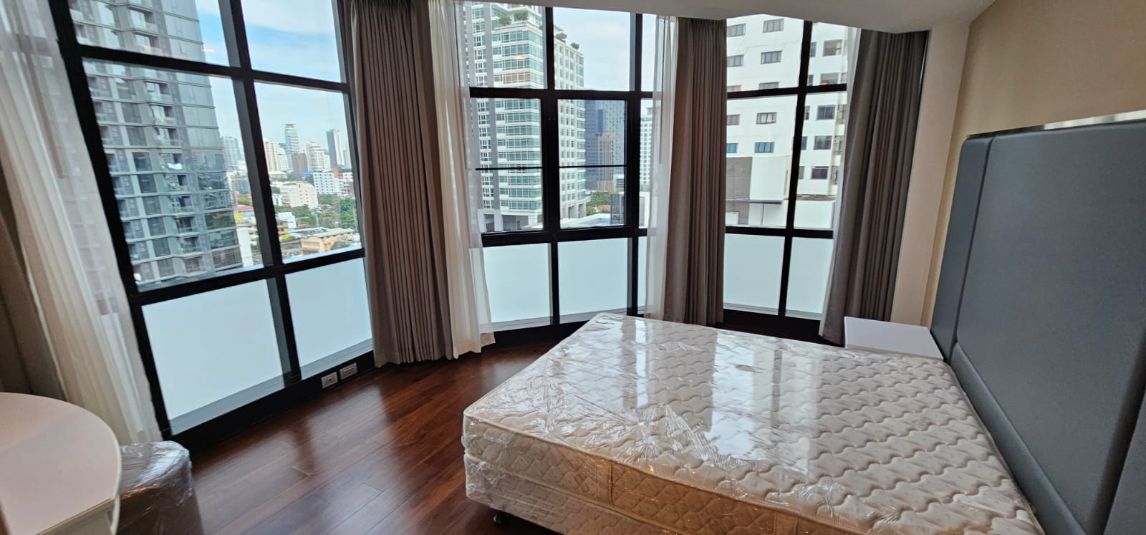 3 Bedrooms, 3 Bathrooms +1 Study Room 295sqm Shanti Sadan Renovated For Rent