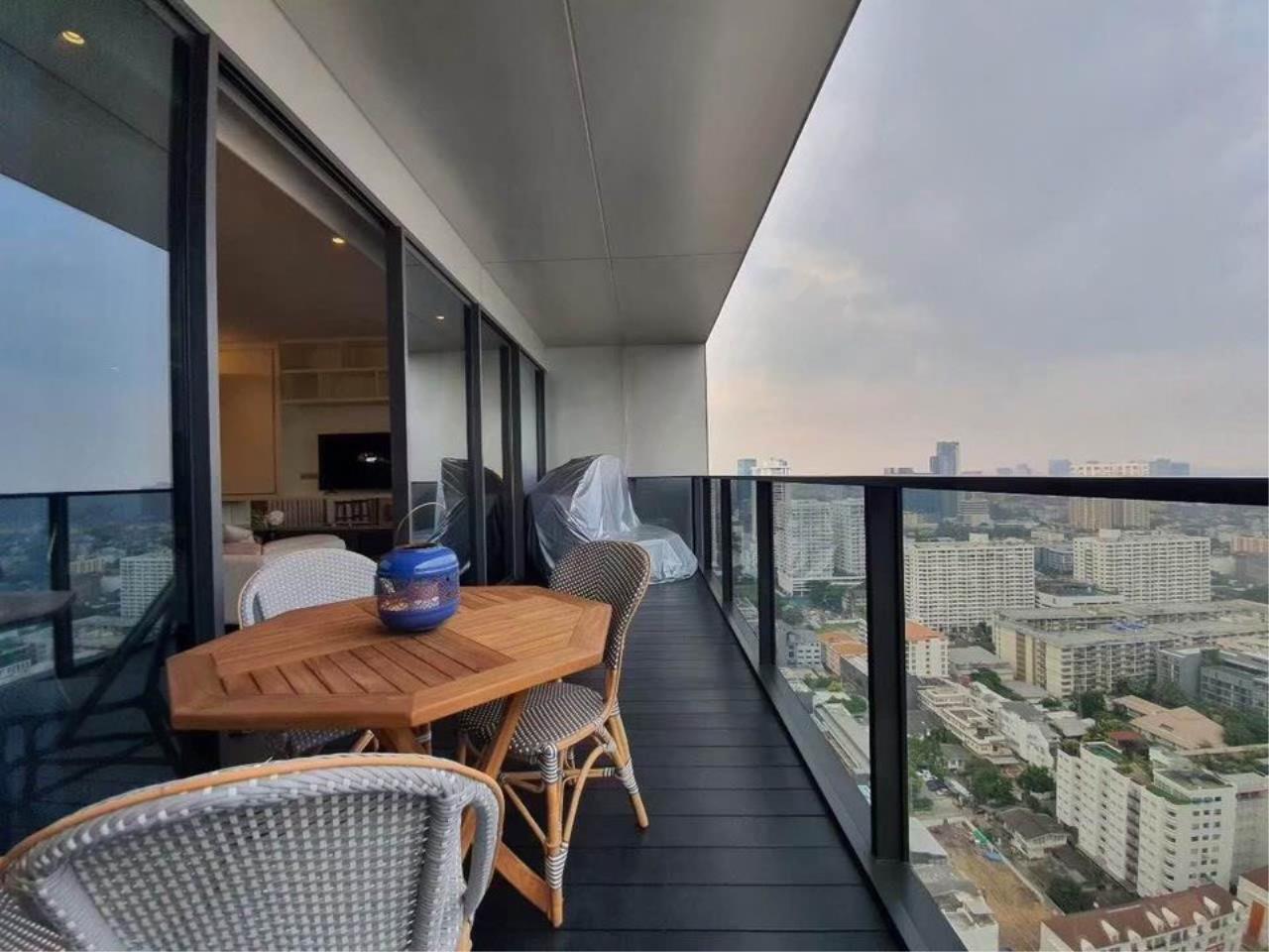 3 bedrooms 3 bathrooms tela thonglor for rent