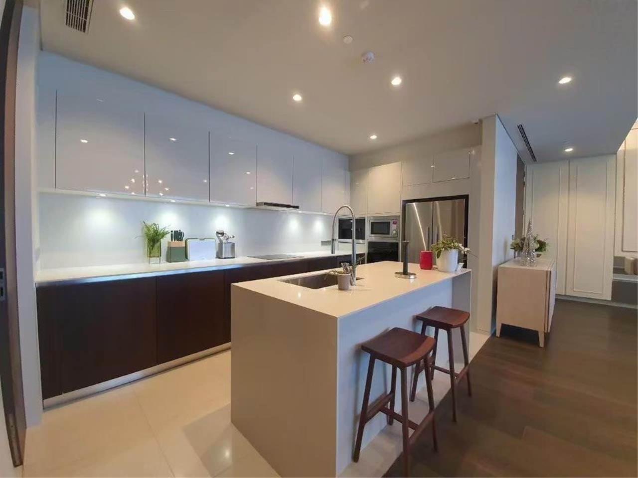 3 bedrooms 3 bathrooms tela thonglor for rent
