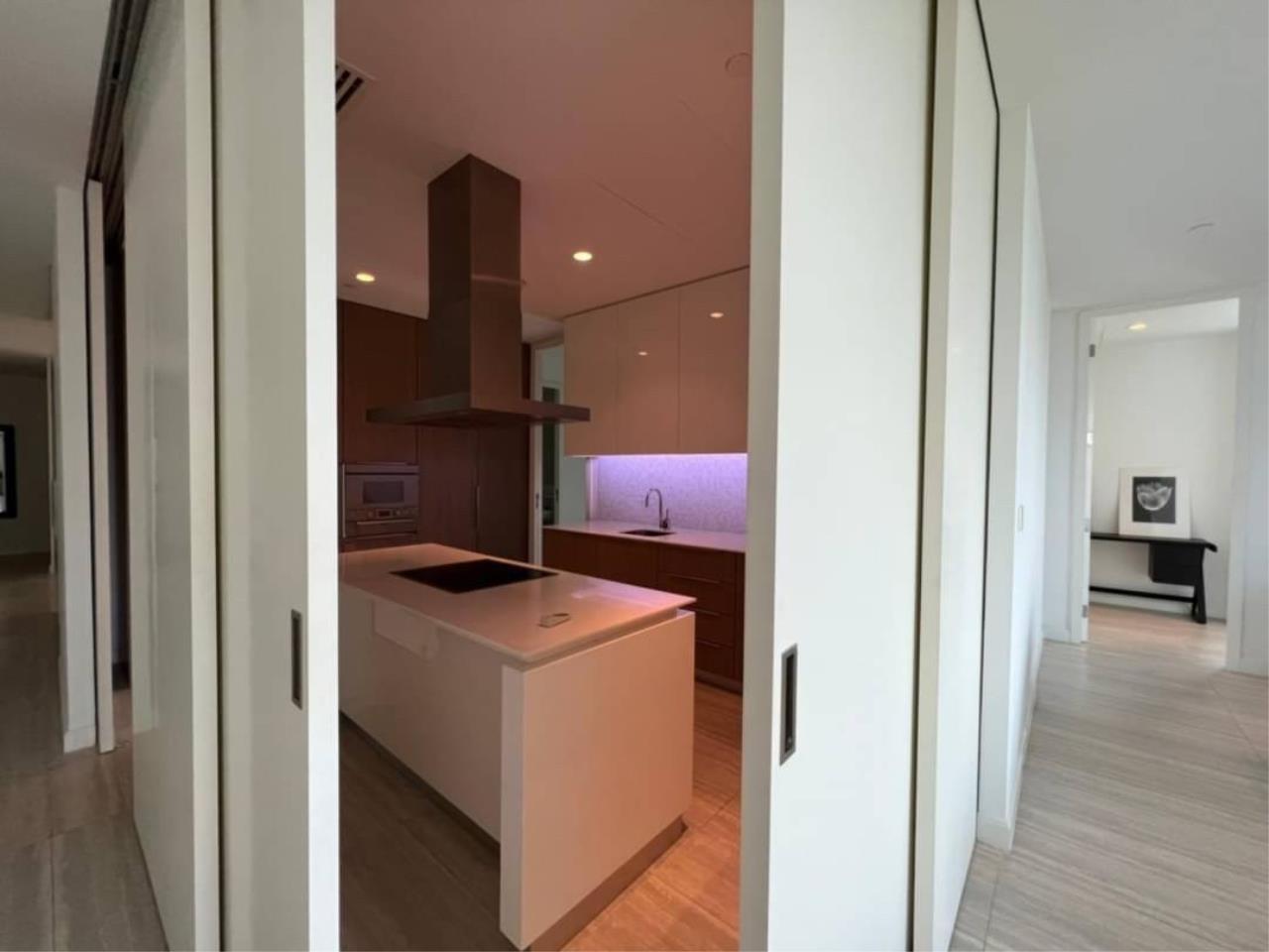 3 Bedrooms 3 Bathrooms Size 195sqm. The Rajdamri for Rent 250,000 THB