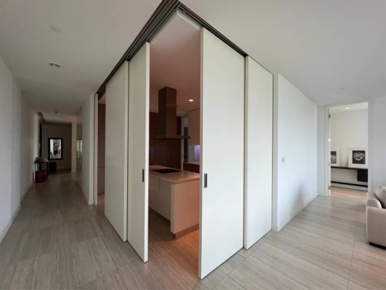 3 bedrooms 3 bathrooms the rajdamri for rent