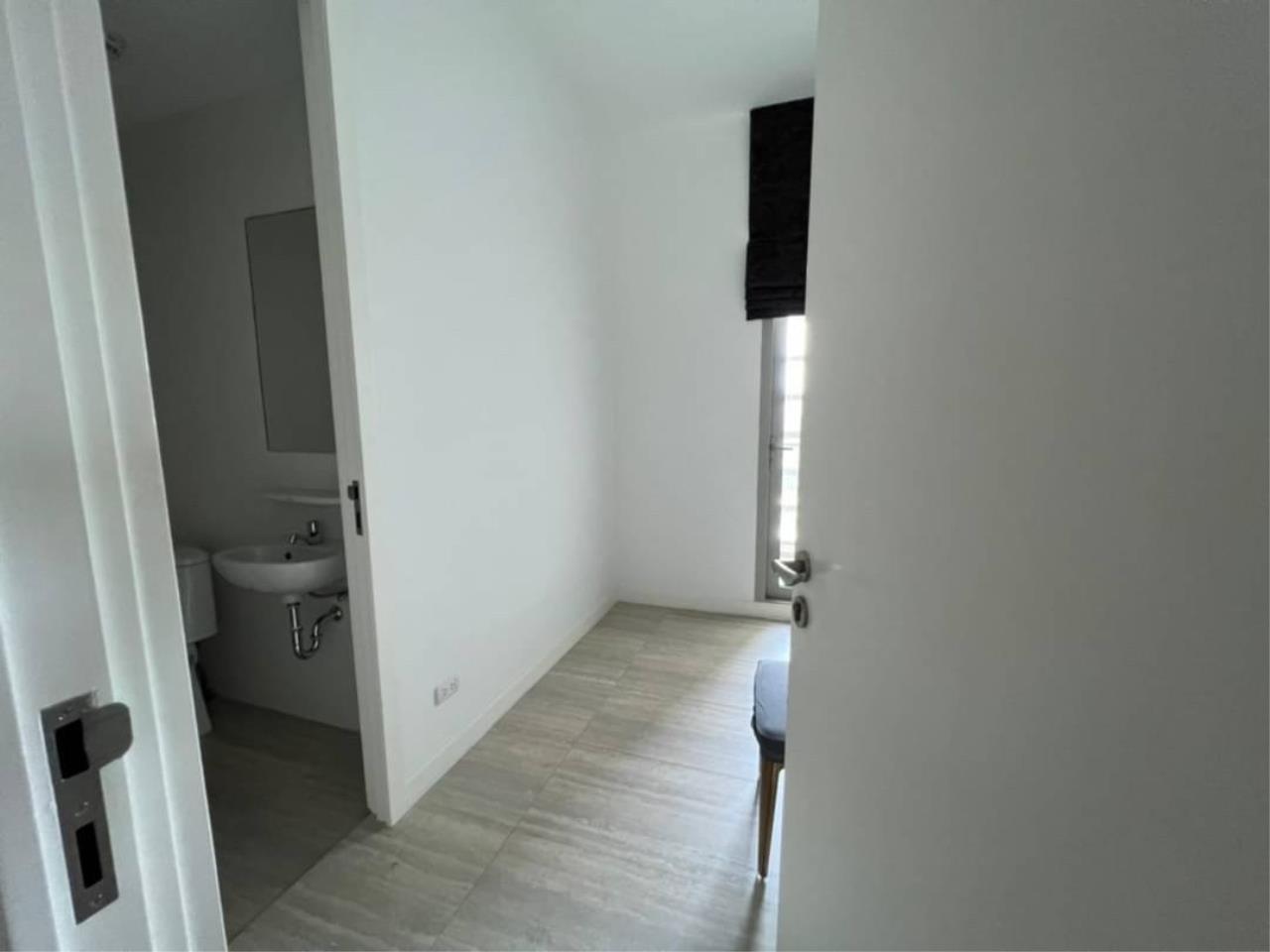 3 Bedrooms 3 Bathrooms Size 195sqm. The Rajdamri for Rent 250,000 THB
