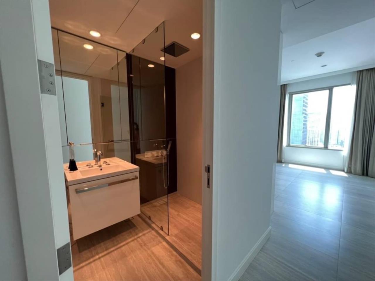 3 bedrooms 3 bathrooms the rajdamri for rent