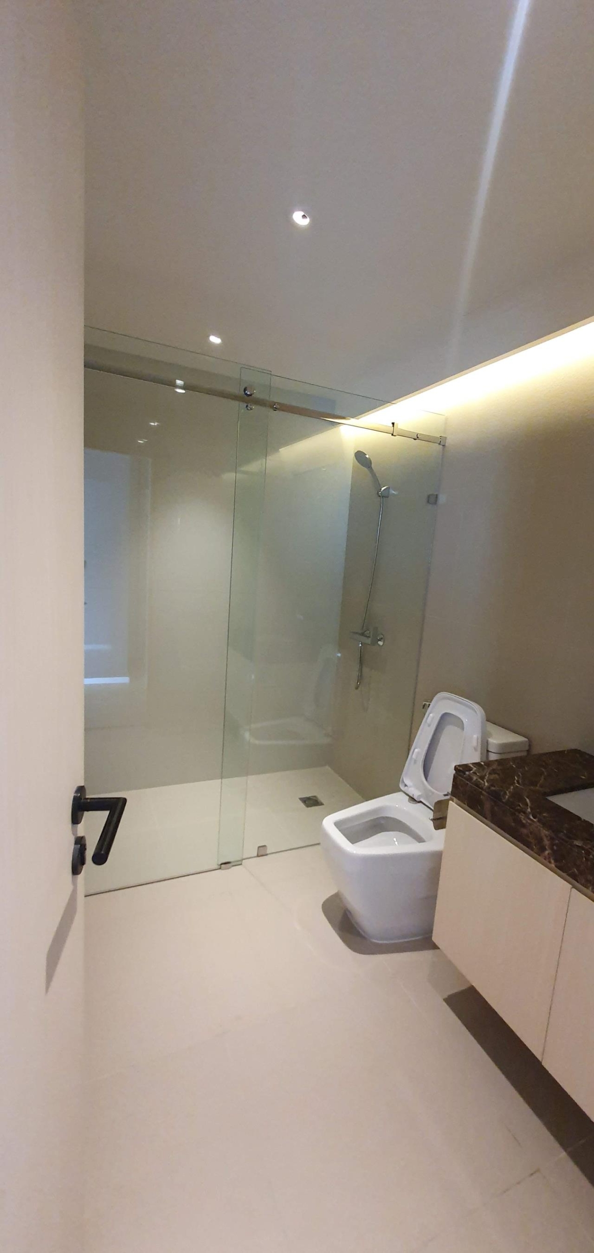 4 Bedrooms 4 Bathrooms Size 300sqm. La Cascade for Rent 150,000 THB