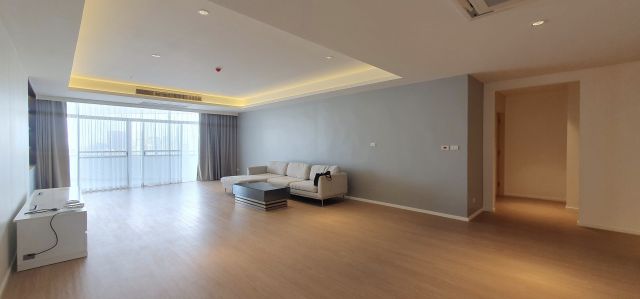 La Cascade ( Ekkamai 10) 4 beds 4 Baths 300 s.qm for rent 150,000 THB