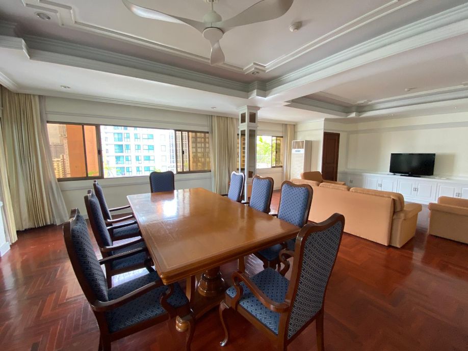 3 Bedrooms, 3 Bathrooms 197sqm 13th floor, Private Garden + Maid Quarter Le Cullinan, Duplex Penthouse For Rent