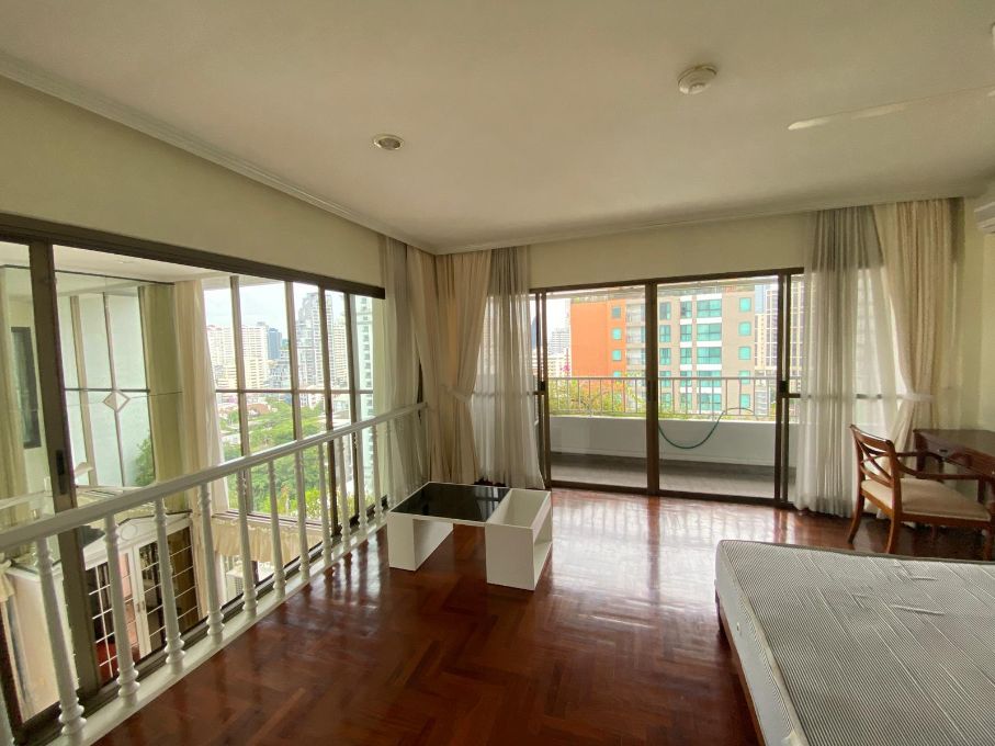 3 Bedrooms, 3 Bathrooms 197sqm 13th floor, Private Garden + Maid Quarter Le Cullinan, Duplex Penthouse For Rent