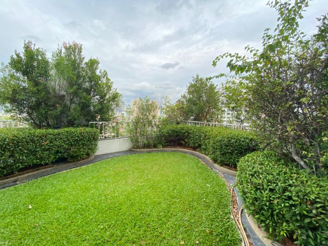 3 Bedrooms, 3 Bathrooms 197sqm 13th floor, Private Garden + Maid Quarter Le Cullinan, Duplex Penthouse For Rent