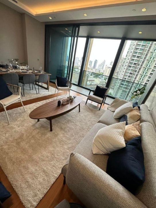 2 Bedrooms, 2 Bathrooms 104 sqm 10th Flr The Estelle For Rent