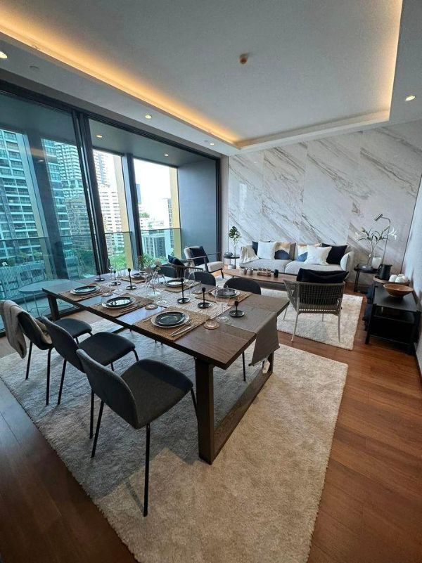 2 Bedrooms, 2 Bathrooms 104 sqm 10th Flr The Estelle For Rent