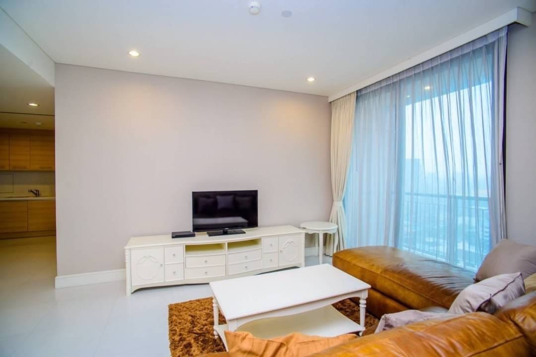 3 Bedrooms, 3 Bathrooms 138sqm Aguston Sukhumvit 22 For Rent
