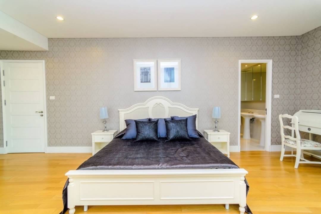 3 Bedrooms, 3 Bathrooms 138sqm Aguston Sukhumvit 22 For Rent