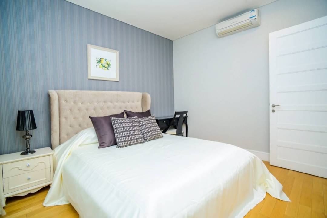 3 Bedrooms, 3 Bathrooms 138sqm Aguston Sukhumvit 22 For Rent