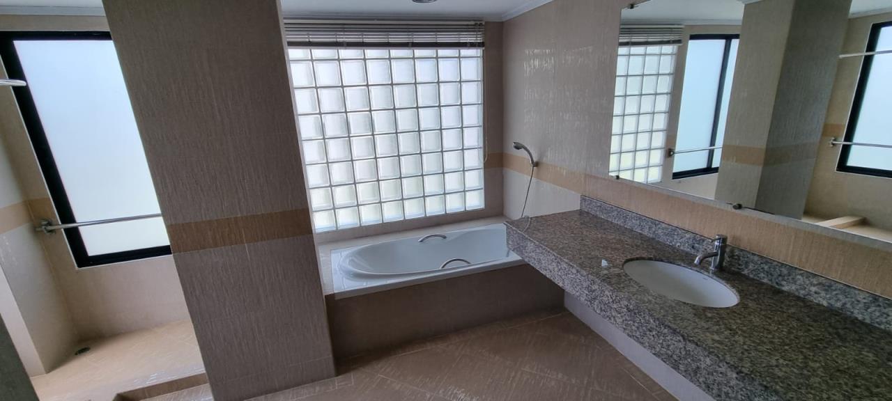 3 Bedrooms 3 Bathrooms Size 230sqm. Serenity Park for Rent