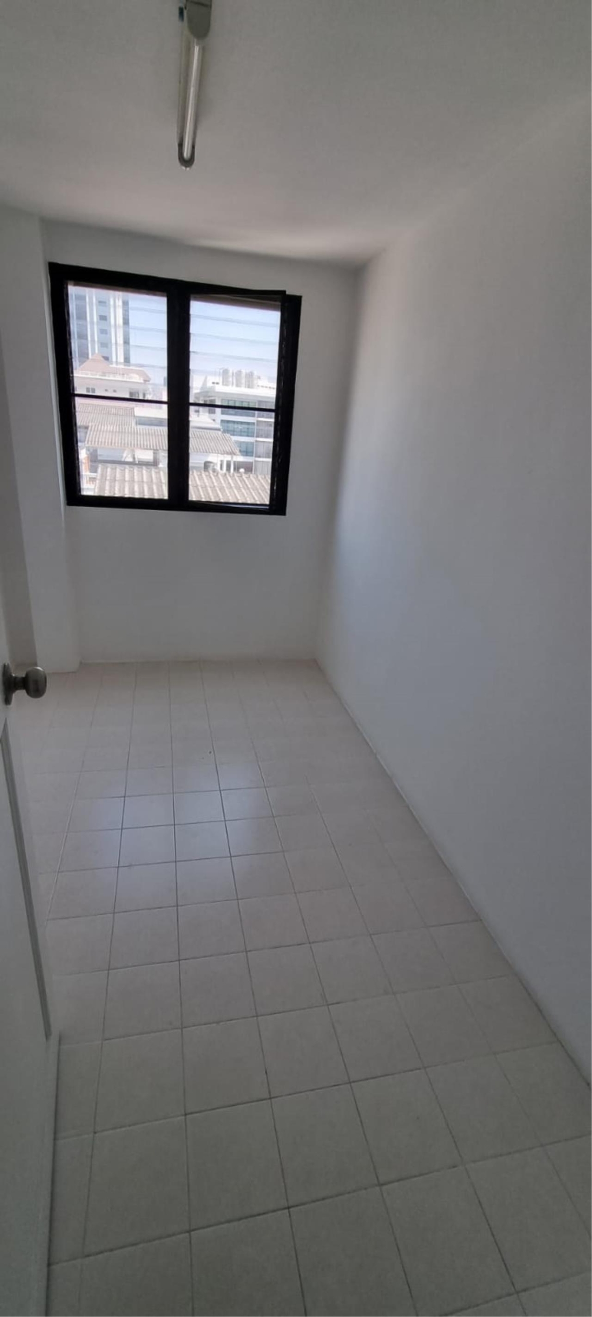 3 Bedrooms 3 Bathrooms Size 230sqm. Serenity Park for Rent