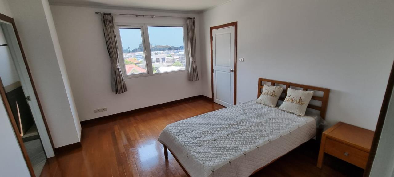 3 Bedrooms, 3 Bathrooms + Maid Quarter 235sqm Serenity Park for Rent