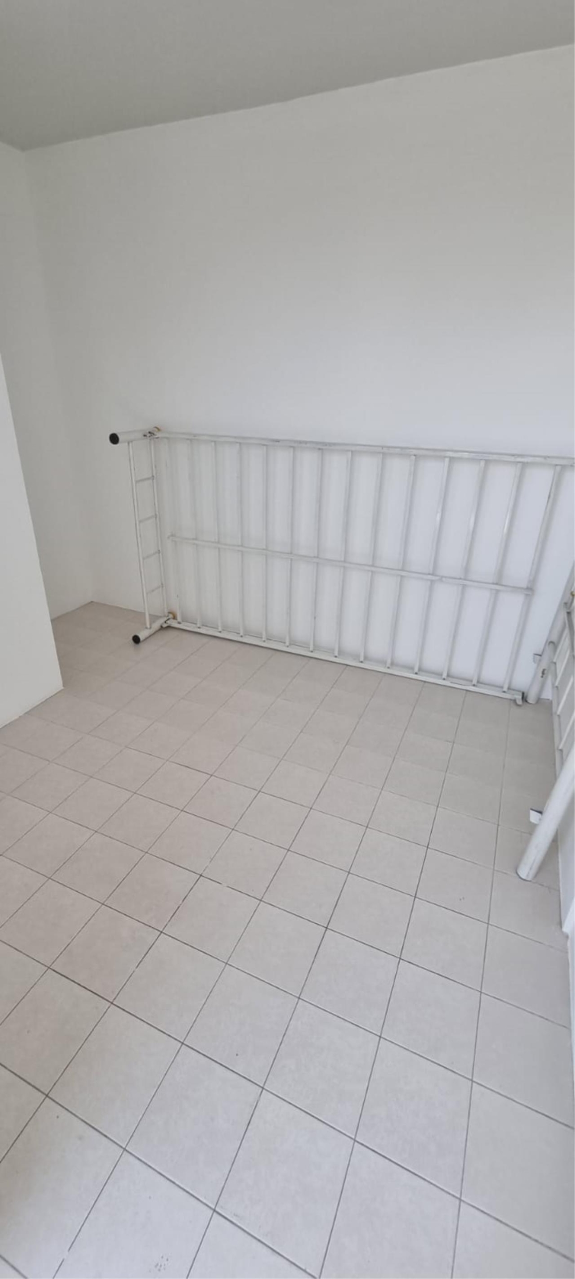 3 Bedrooms, 3 Bathrooms + Maid Quarter 235sqm Serenity Park for Rent