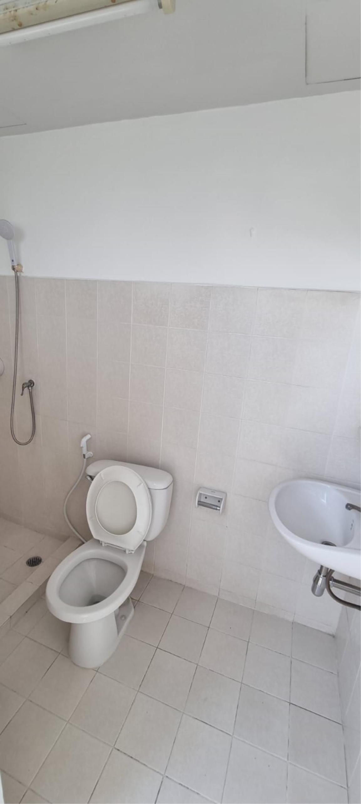 3 Bedrooms, 3 Bathrooms + Maid Quarter 235sqm Serenity Park for Rent