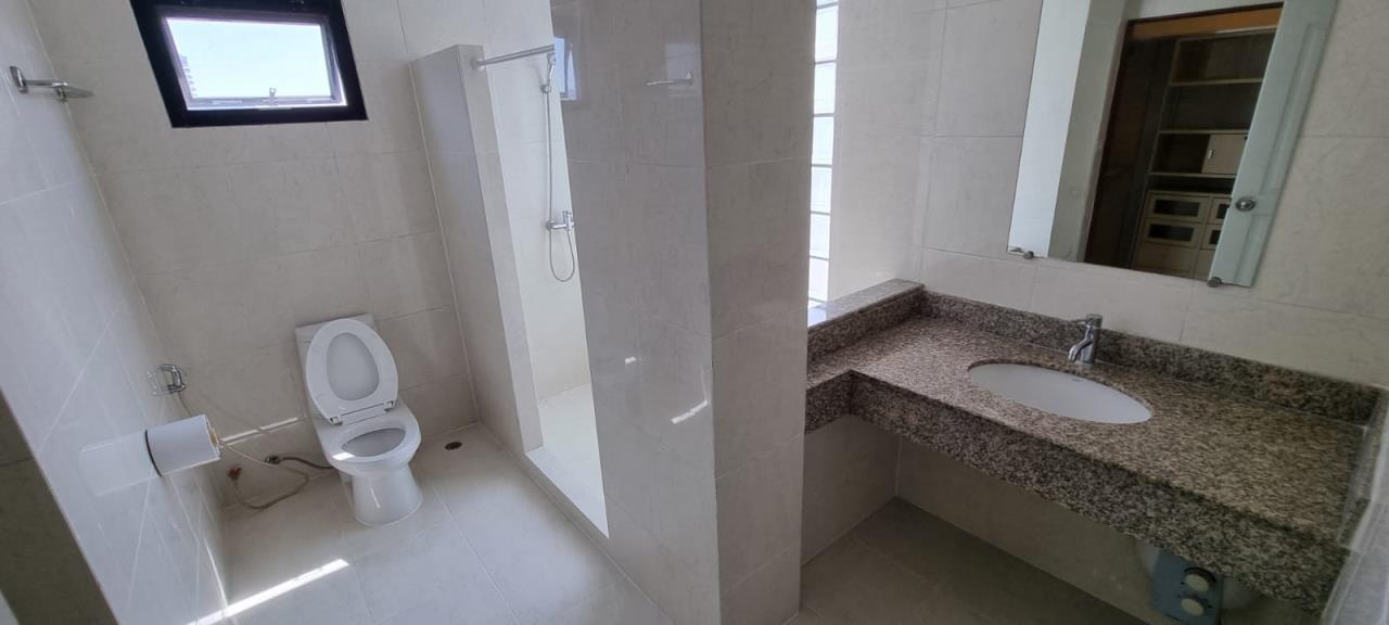 3 Bedrooms, 3 Bathrooms + Maid Quarter 235sqm Serenity Park for Rent