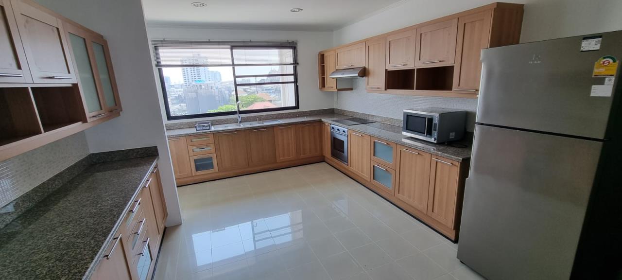 3 Bedrooms, 3 Bathrooms + Maid Quarter 235sqm Serenity Park for Rent