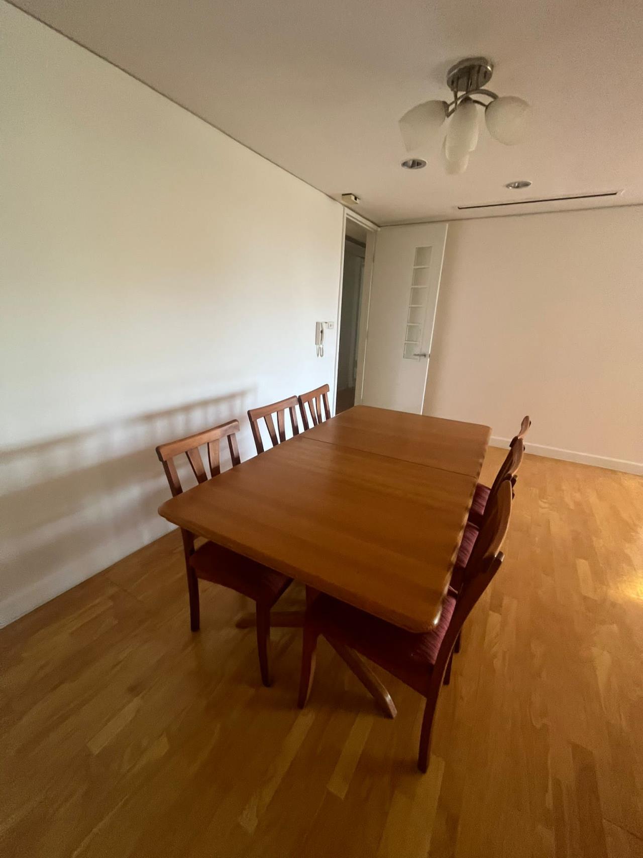 3 bedrooms 2 bathrooms size 181sqm Tipamas Suites For Rent 90,000