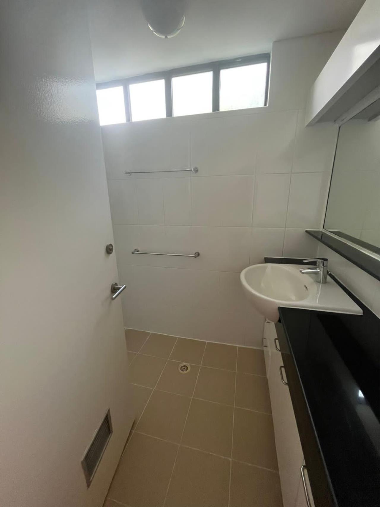 3 bedrooms 2 bathrooms size 181sqm Tipamas Suites For Rent 90,000