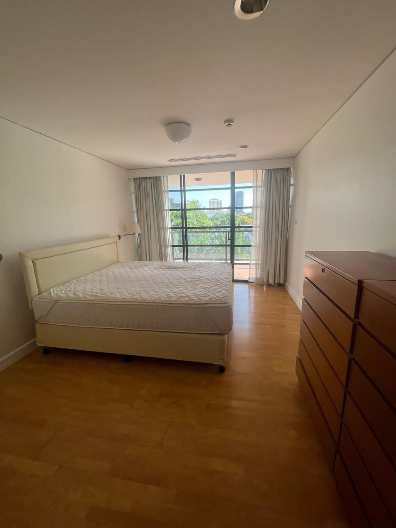 3 bedrooms 2 bathrooms size 181sqm Tipamas Suites For Rent 90,000