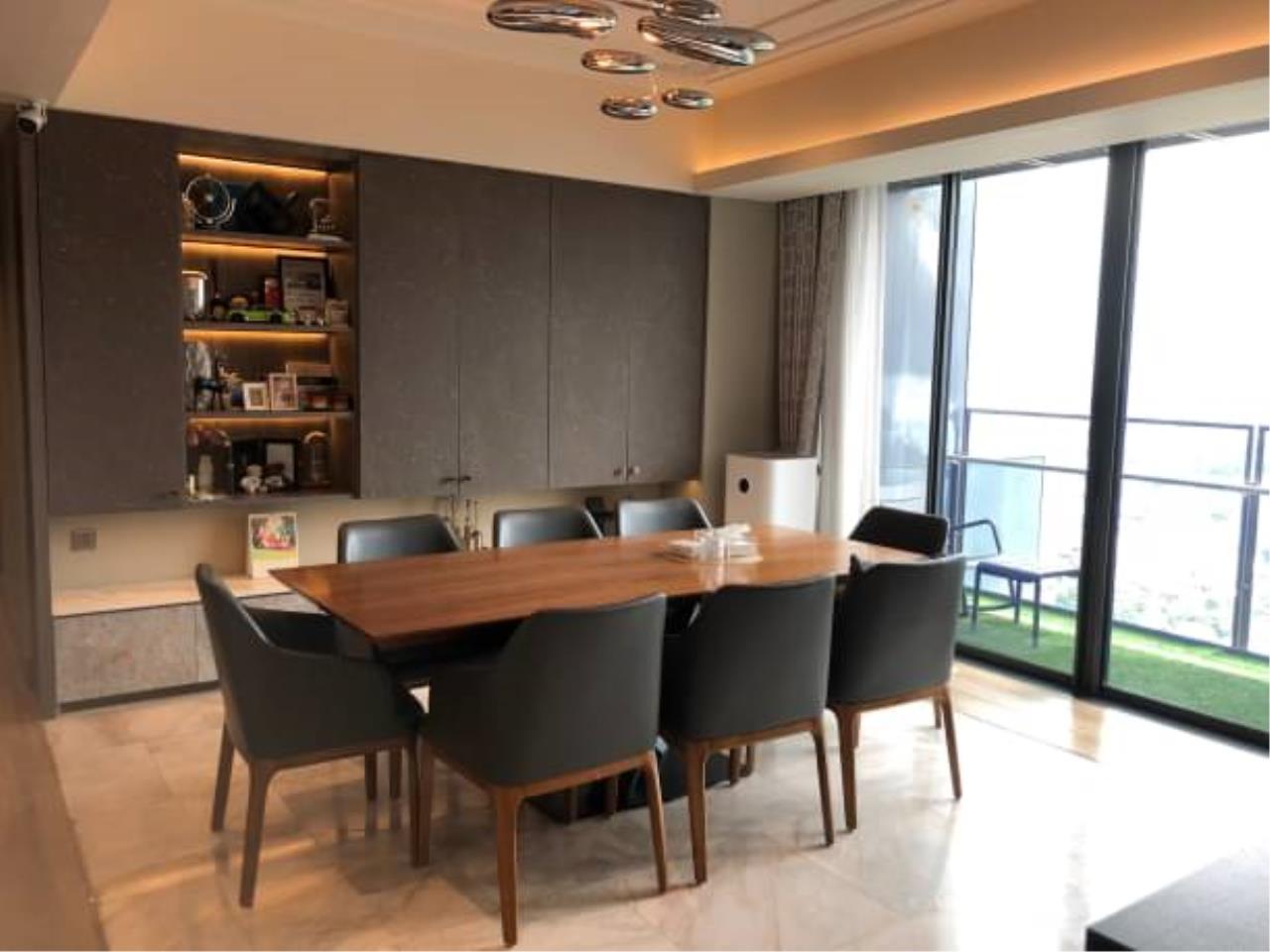 3 Bedrooms, 4 Bathrooms Size 193sqm The Met Satorn For Sale