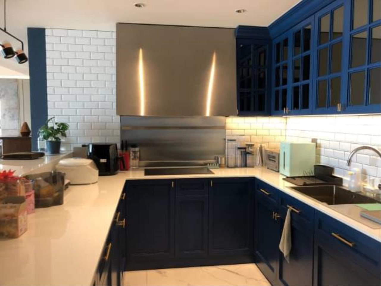3 Bedrooms, 4 Bathrooms Size 193sqm The Met Satorn For Sale