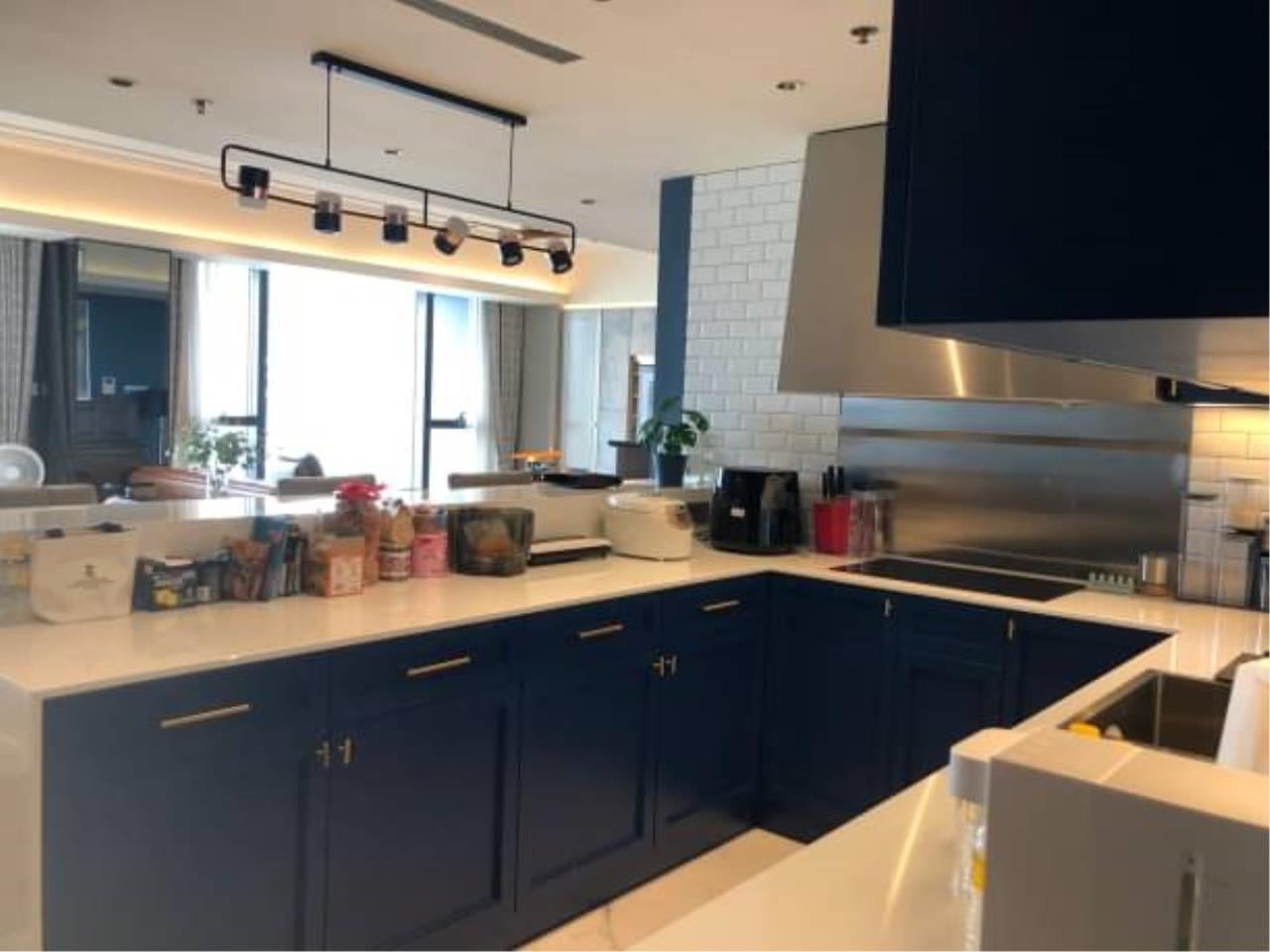 3 Bedrooms, 4 Bathrooms Size 193sqm The Met Satorn For Sale