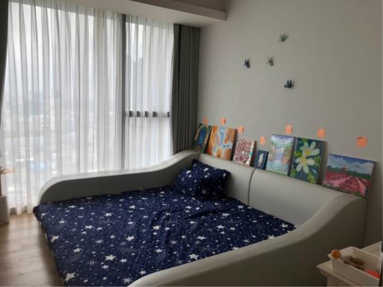 3 Bedrooms, 4 Bathrooms Size 193sqm The Met Satorn For Sale