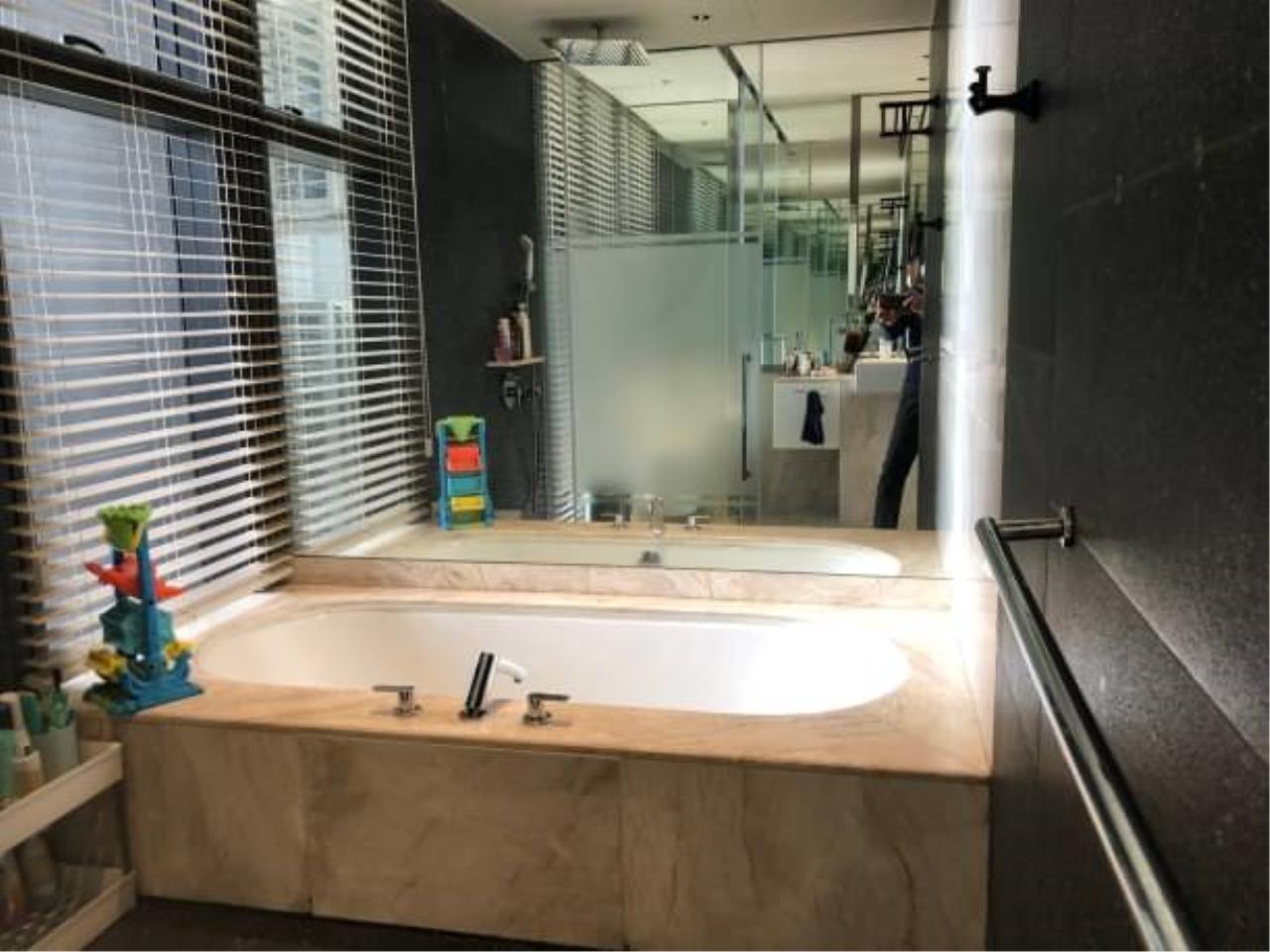 3 Bedrooms, 4 Bathrooms Size 193sqm The Met Satorn For Sale