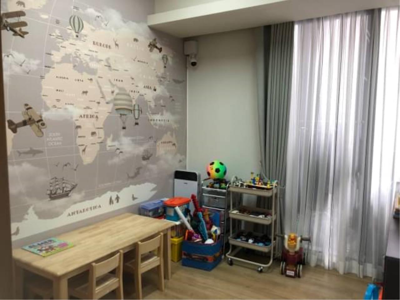3 Bedrooms, 4 Bathrooms Size 193sqm The Met Satorn For Sale