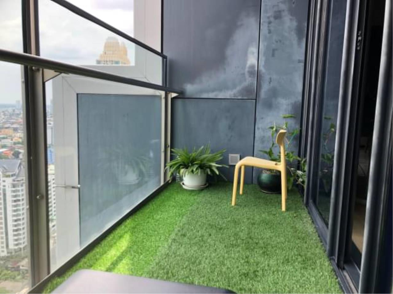 3 Bedrooms, 4 Bathrooms Size 193sqm The Met Satorn For Sale 36mTHB