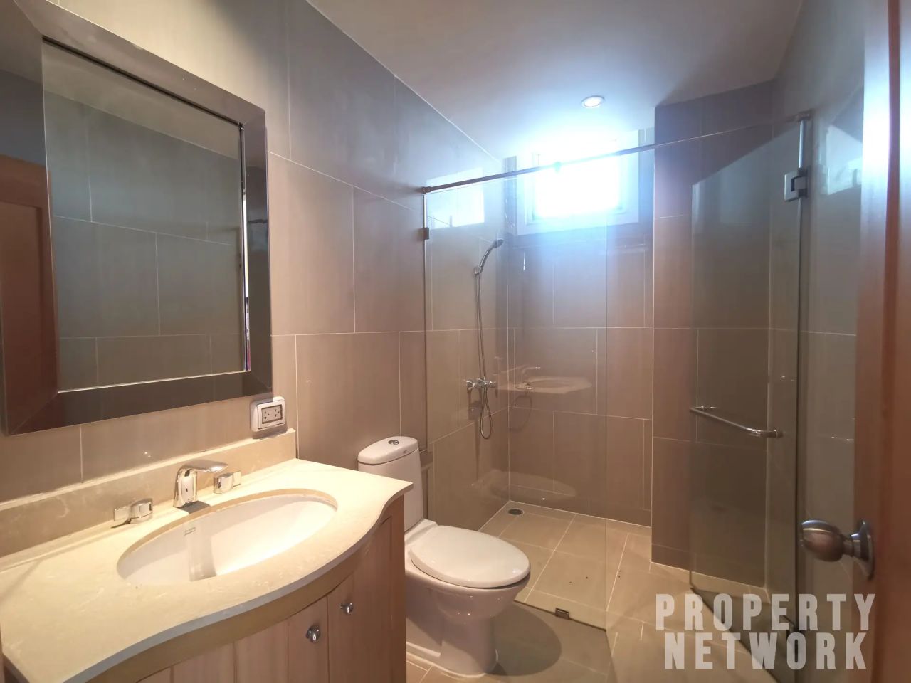 3 Bedrooms, 4 Bathrooms Size 453.36sqm The Empire Place For Rent 170,000 THB For Sale 66MTHB