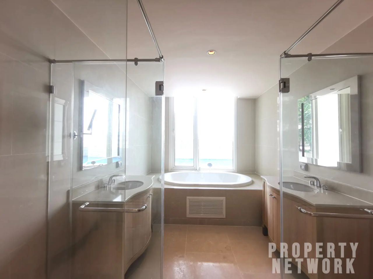 3 Bedrooms, 4 Bathrooms Size 453.36sqm The Empire Place For Rent 170,000 THB For Sale 66MTHB