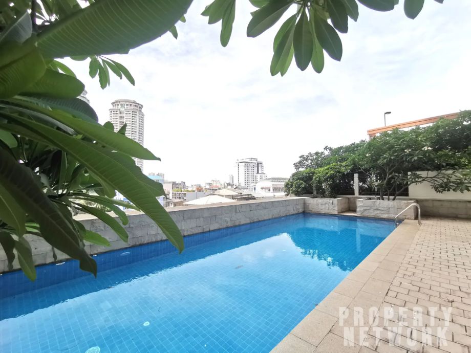 3 Bedrooms, 4 Bathrooms Size 453.36sqm The Empire Place For Rent 170,000 THB For Sale 66MTHB